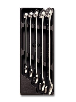 Termoformato Rigido Con Assortimento Di Utensili